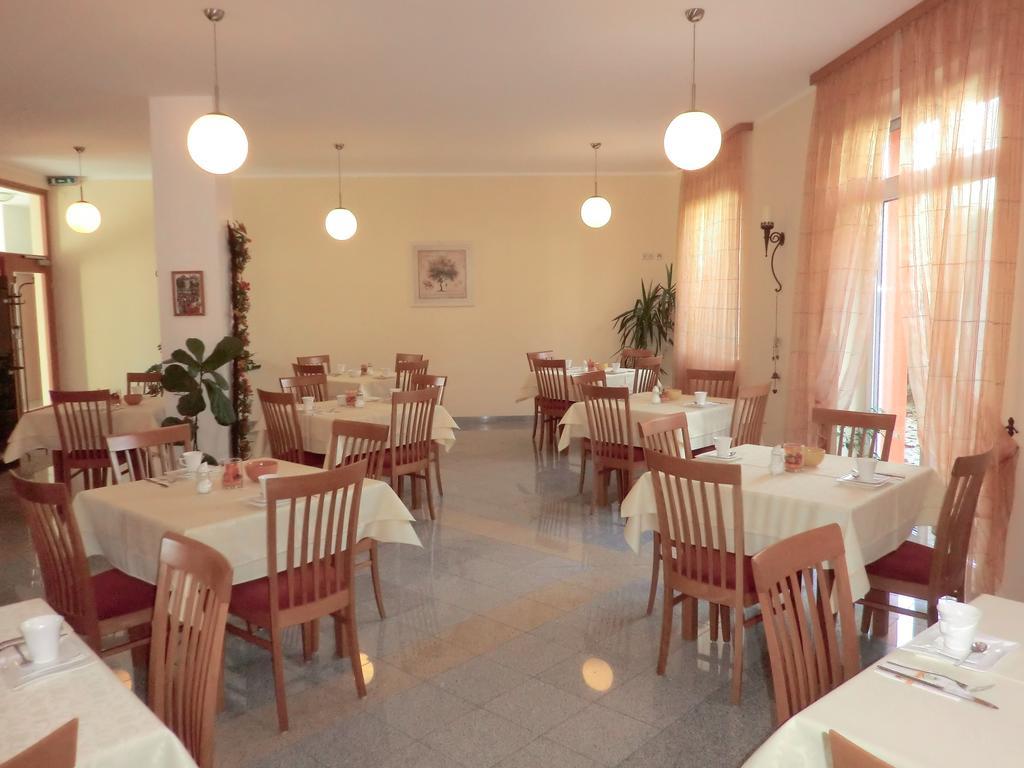 Pension Zum Romer Enns Exteriér fotografie
